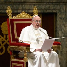 Pope-Francis-Seated
